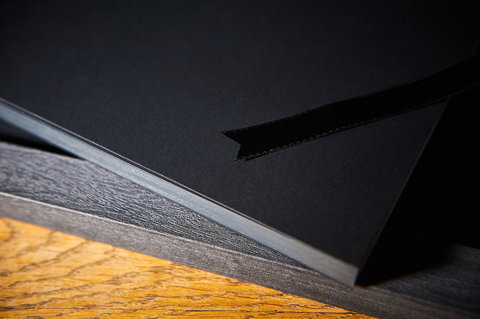 luxury wedding album in black and gray